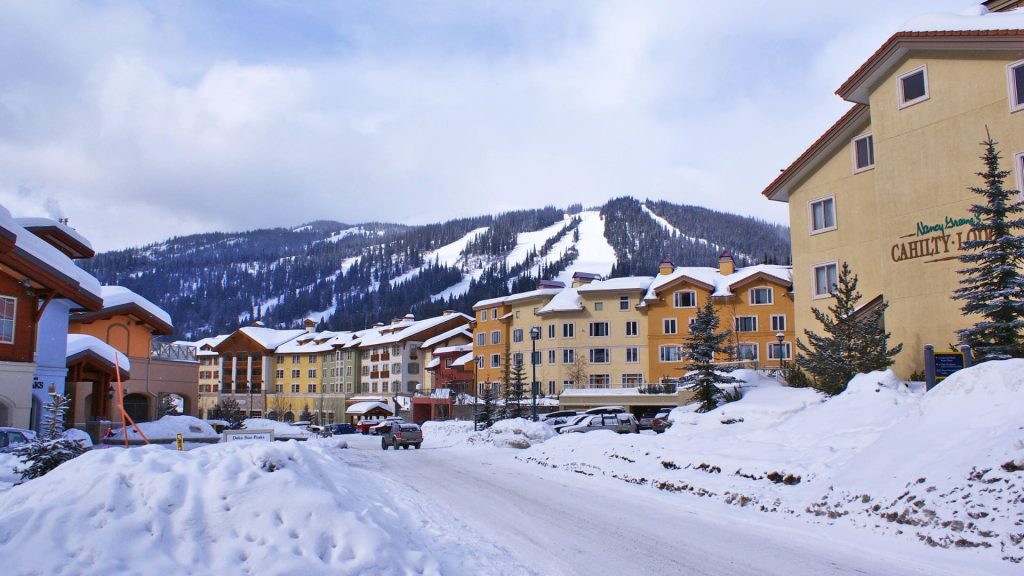 Luxury car service & private shuttle transfer from Vancouver to Sun Peaks Resort with professional chauffeur.